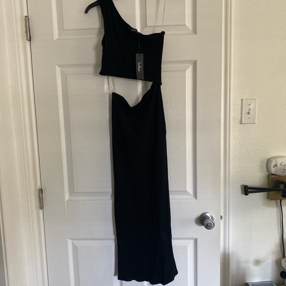 NWT Lulu’s Black Bodycon cutout dress. - Picture 3 of 4